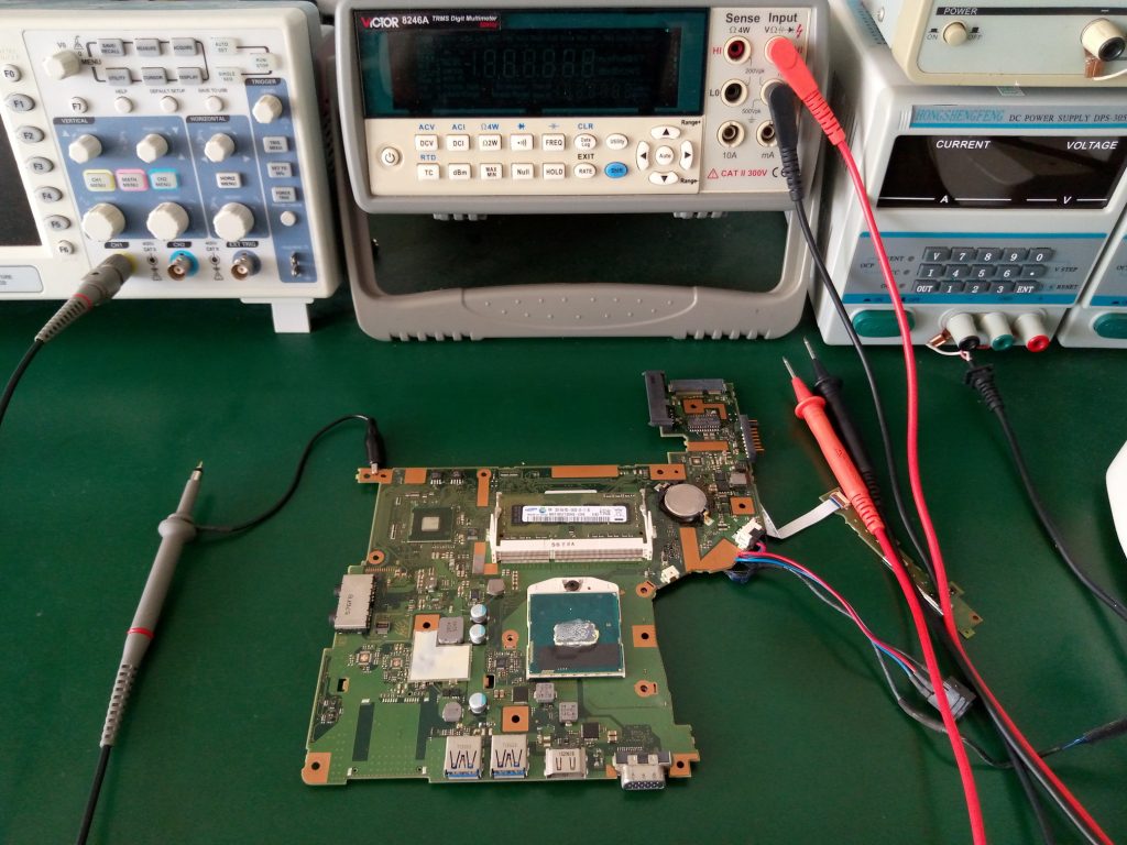 ซ่อม Fujitsu A574 อาการจอไม่มีแสงสว่าง