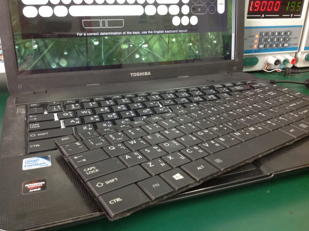 TOSHIBA C800 เปลี่ยน Keyboard