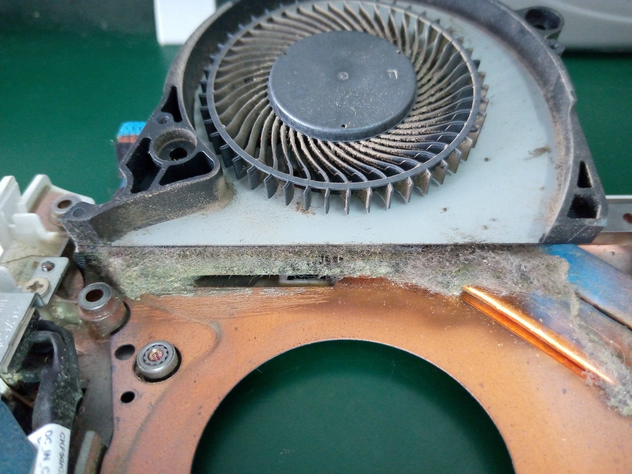 DELL G7-7588 เครื่องมีความร้อนสูง